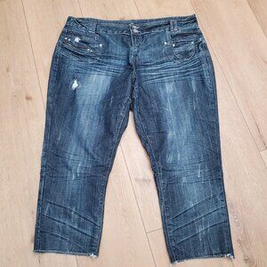 Almost Famous Plus Size 22 Distressed Capri Jeans Dark Wash Womens Stretch Faded